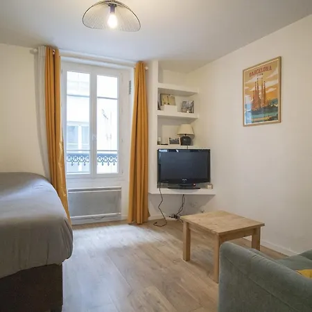 Charming Quiet Studio In The Heart Of Montmartre Apartment